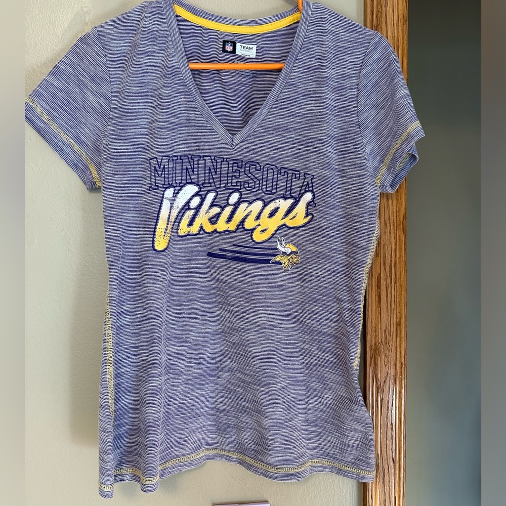 sports vneck